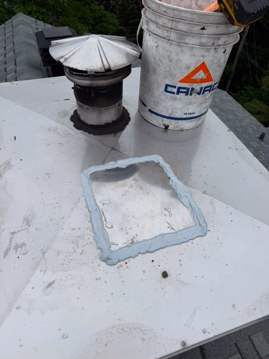 Après : Conduit d’argile fissuré retiré, puis ouverture scellée durablement.