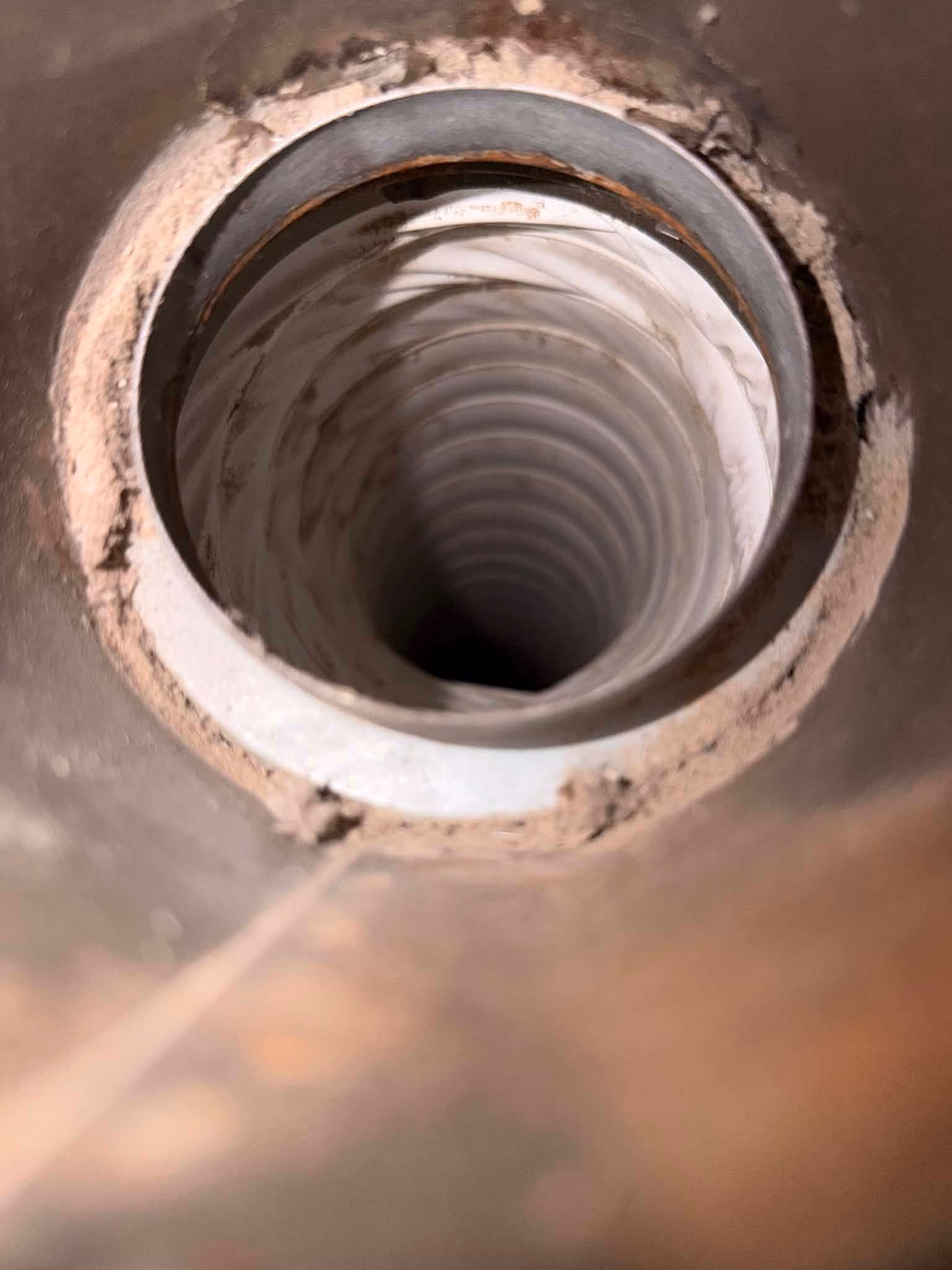 Après : Conduit engorgé de charpie dégagé complètement pour éliminer le risque d’incendie.